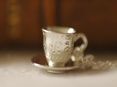 Alex Monroe / little tea cup and saucer necklace