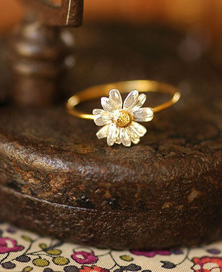 Alex Monroe / classic daisy ring