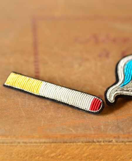 【20%off】Macon et Lesquoy / hand embroidered brooch "cigarette fumee"