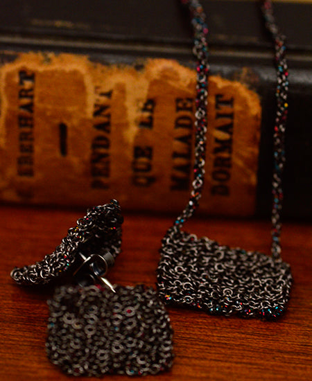 delphine lamarque jewelry / tiny earrings (TINYEBK/black)