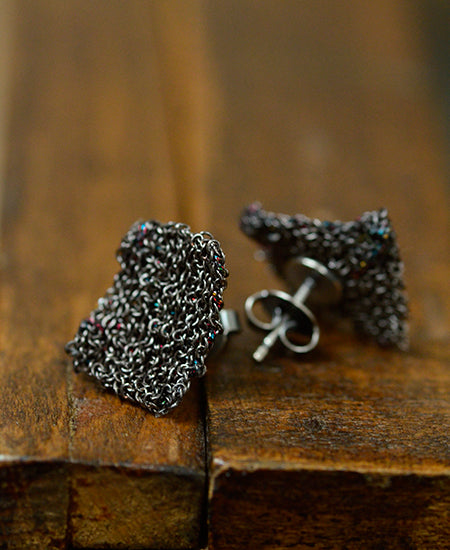 delphine lamarque jewelry / tiny earrings (TINYEBK/black)