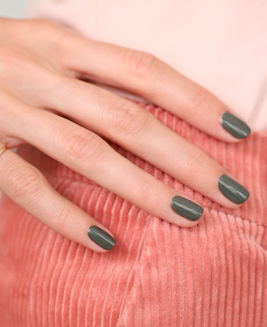 manucurist / green flash™ 02 (LED nail polish / khaki)