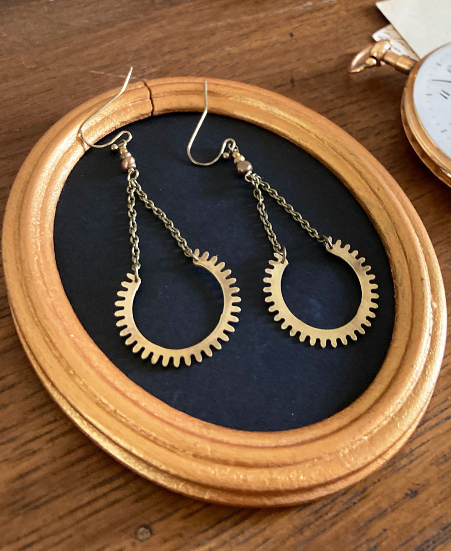 TABITO Jewelry / Alarm clock brass earring (Br.AE3.24)