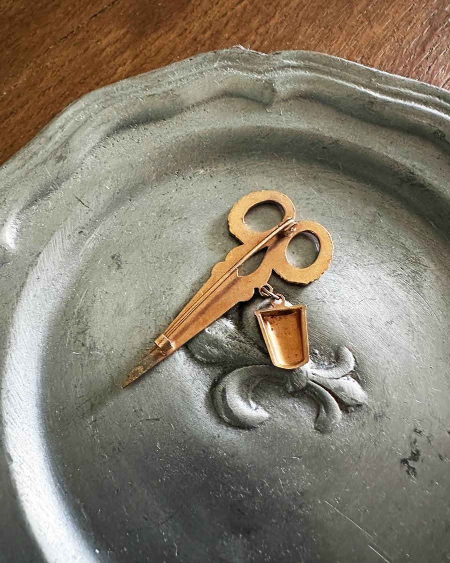 Vintage pin brooch (Ciseaux & Dé à coudre)