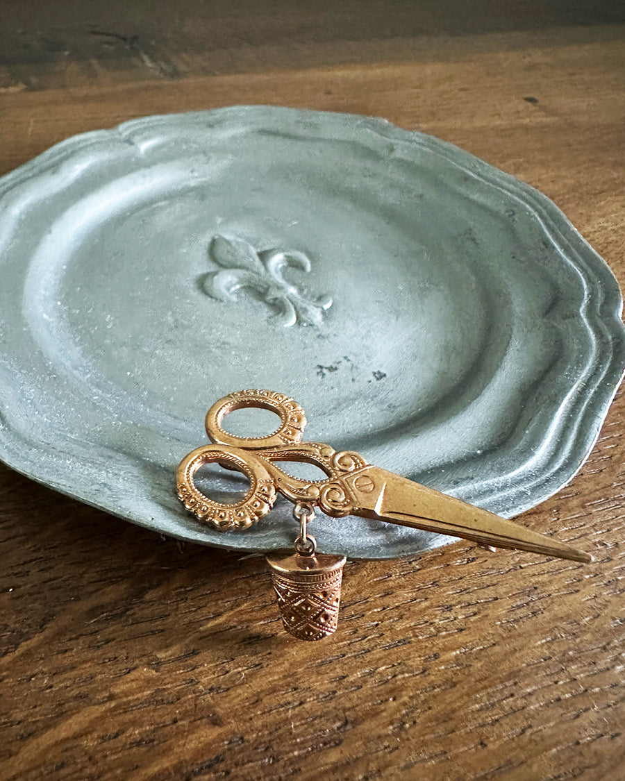 Vintage pin brooch (Ciseaux & Dé à coudre)
