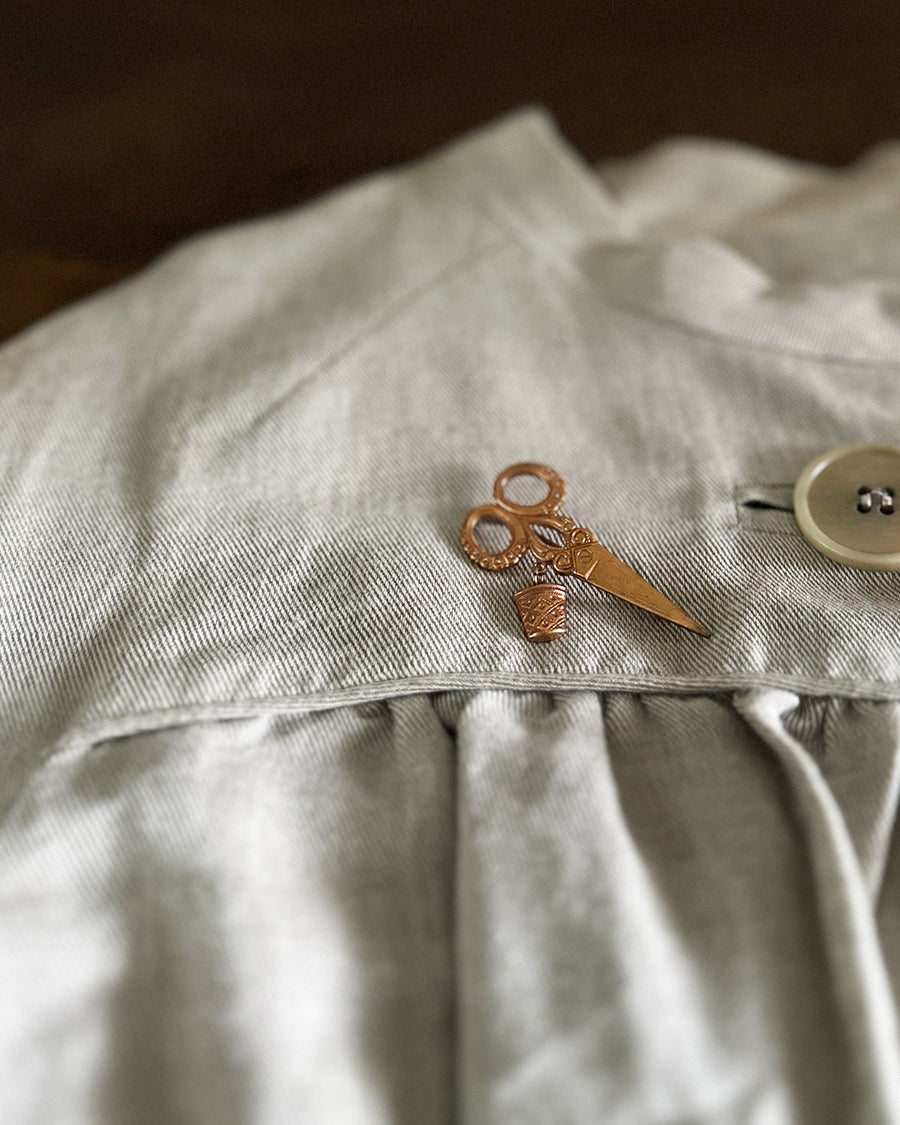Vintage pin brooch (Ciseaux & Dé à coudre)