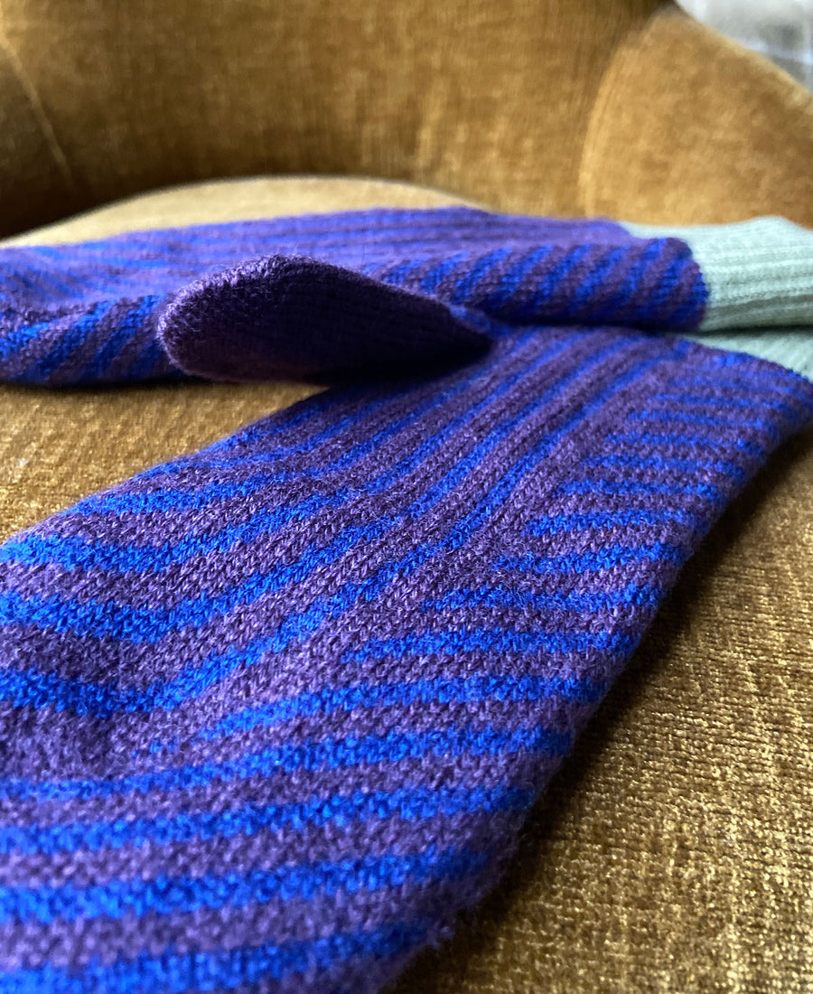 wolvis / mittens Bauhaus plum (purple)