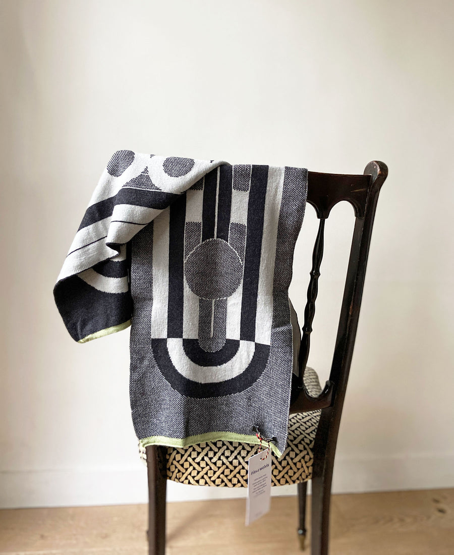 wolvis / scarf GUNTA charcoal (charcoal gray / midi)