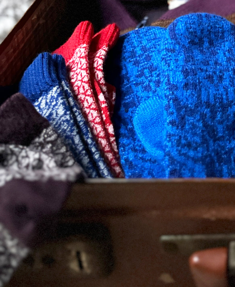 wolvis / socks Drift poppy (bright red & écru)