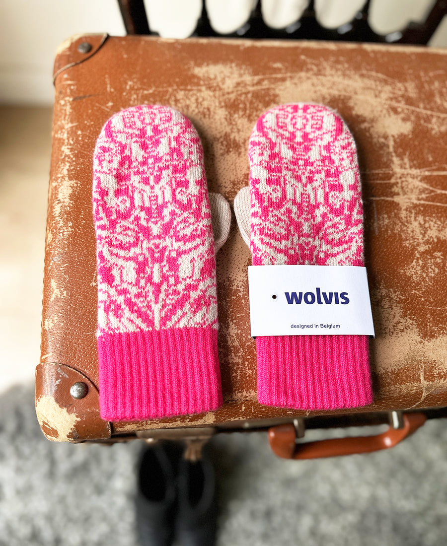 wolvis / mittens Drift anemone (pink & ecru)