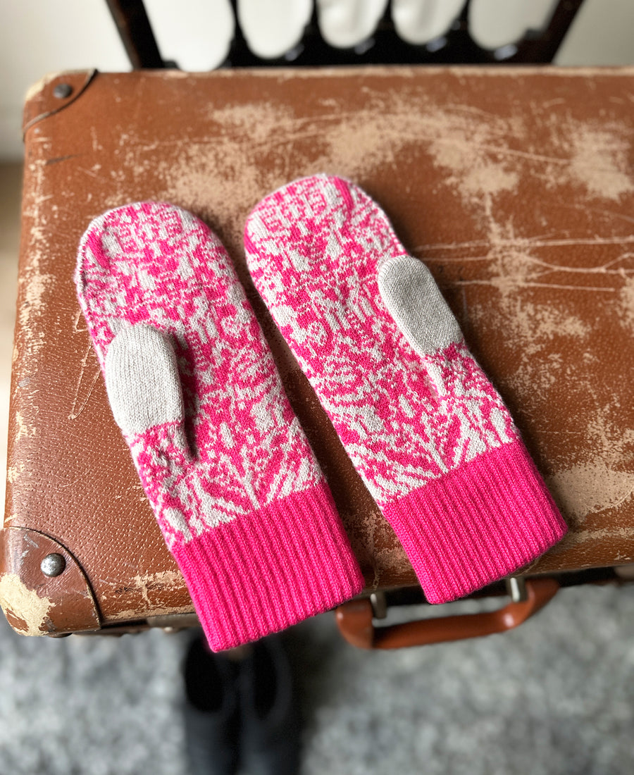 wolvis / mittens Drift anemone (pink & ecru)