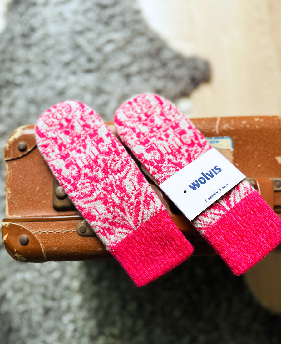 wolvis / mittens Drift anemone (pink & ecru)