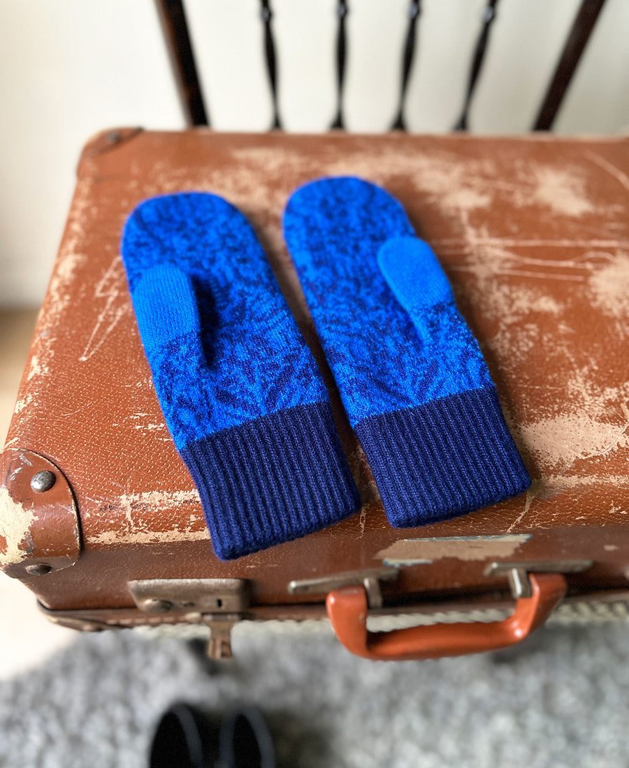 wolvis / mittens Drift ink (blue)