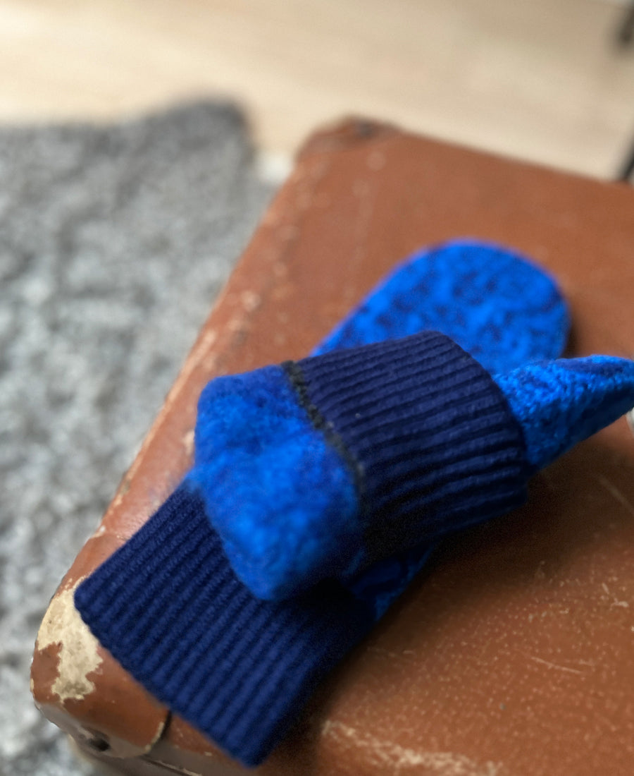 wolvis / mittens Drift ink (blue)