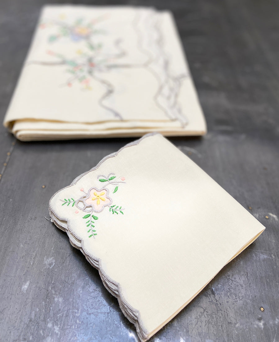 【30%off】Antique French linen table napkins set of 6 (flowers)