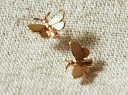 Alex Monroe / Tiny butterfly stud earring (g)