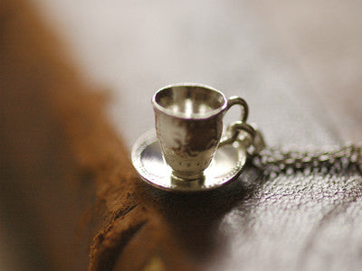 Alex Monroe / little tea cup and saucer necklace