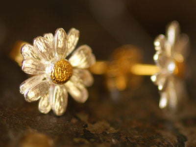 Alex Monroe / little daisy earrings
