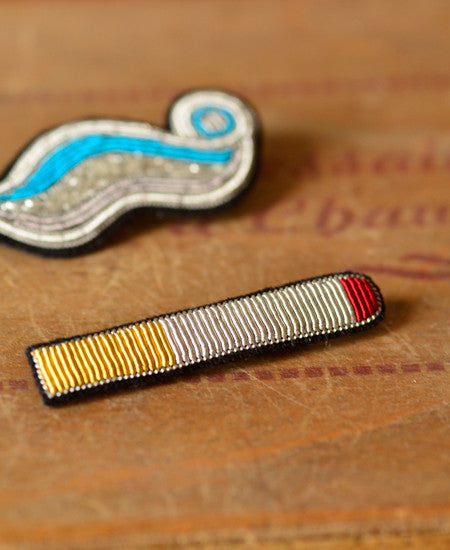 【20%off】Macon et Lesquoy / hand embroidered brooch "cigarette fumee"