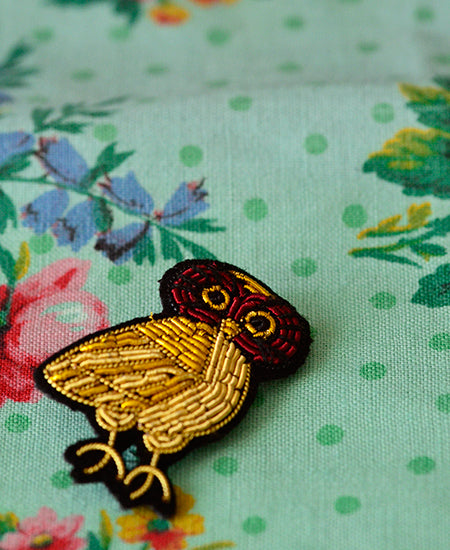Macon et Lesquoy / hand embroidered brooch "hibou grec"