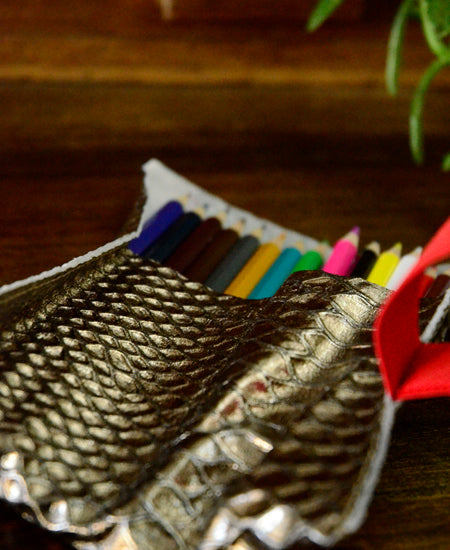 Bandit Manchot / leather case & 18 colored pencils (metallic)