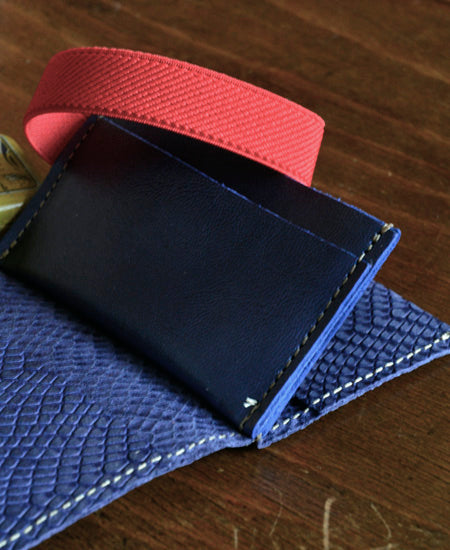Bandit Manchot / leather multi card holder (blue & silver python)