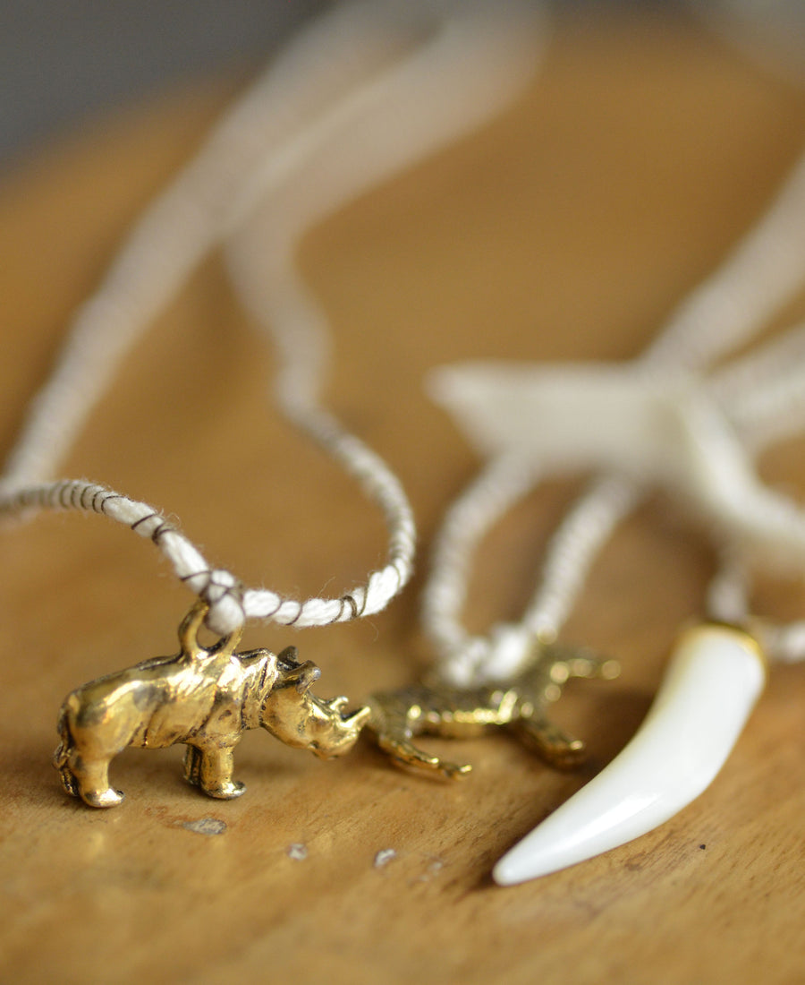 ATSUYO ET AKiKO / Ribbon Necklace (horn)