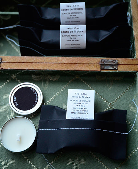 Cousu de fil blanc / bougie de voyage thé noir