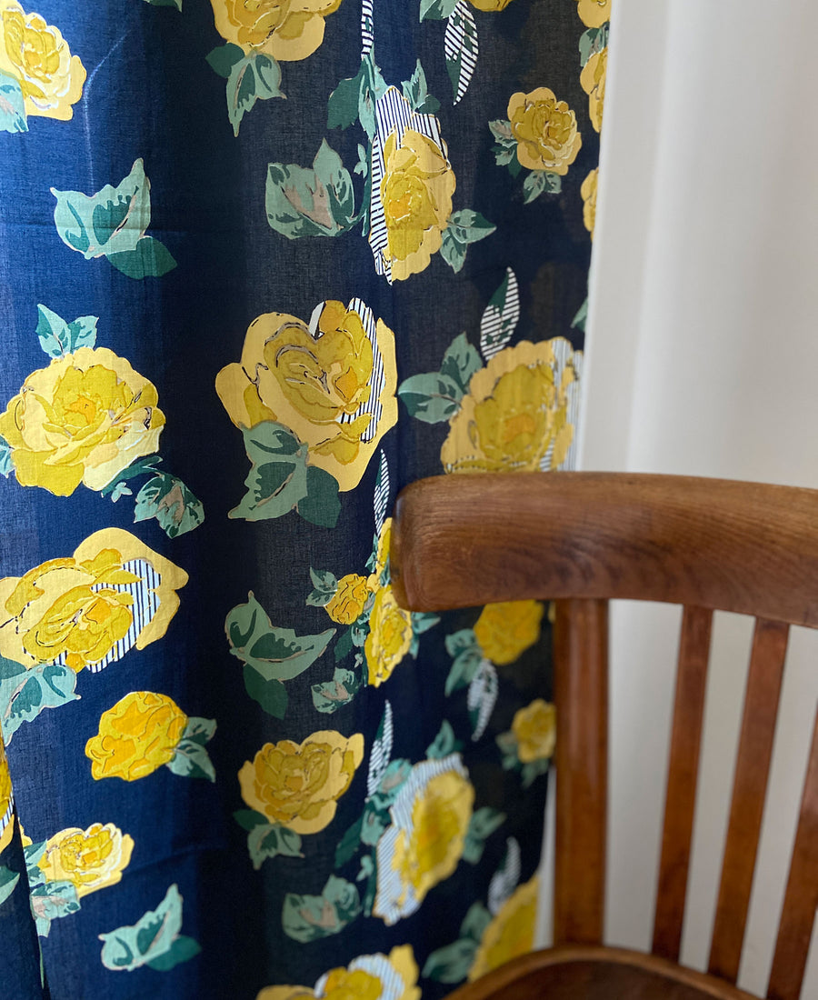 Lucas du Tertre / Curtain (Yellow Roses)