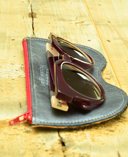 Bandit Manchot / leather glasses case (shiny gray)