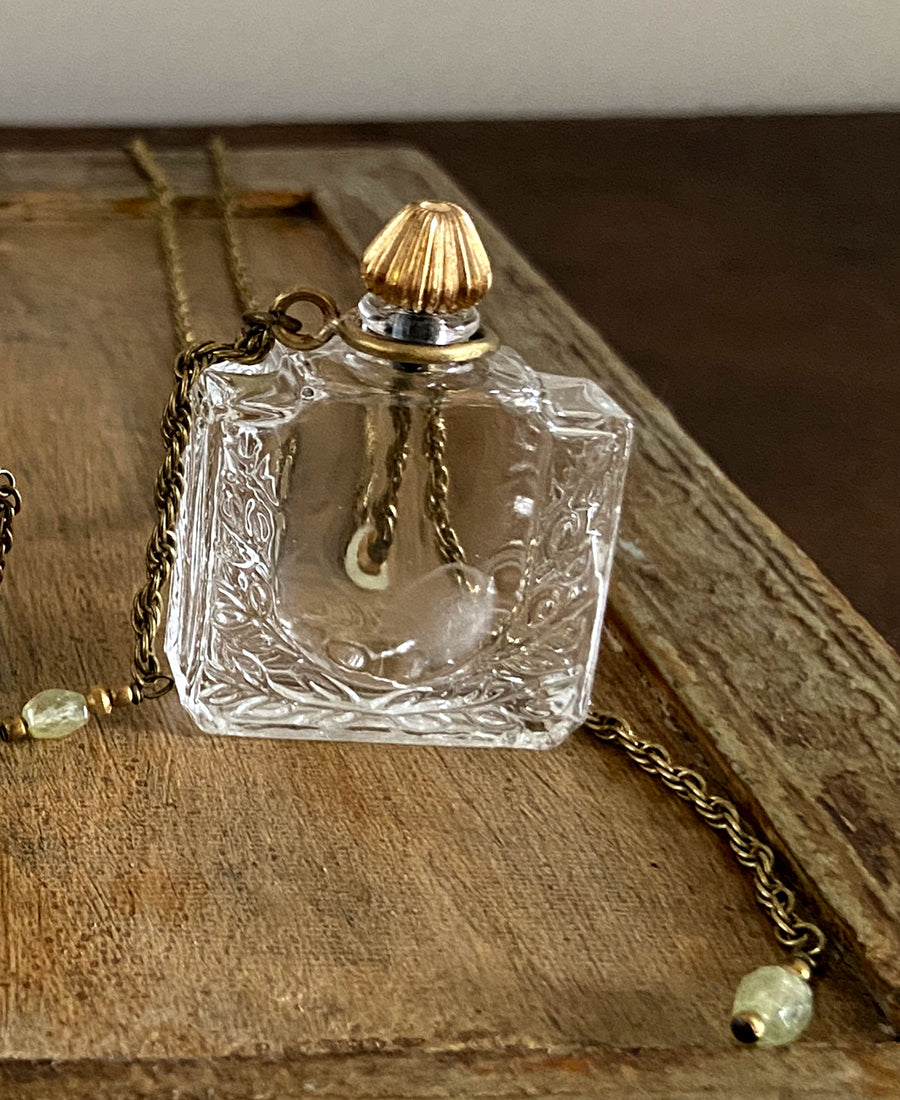 TABITO Jewelry / Vintage perfume flask, square (fl11.22aw)